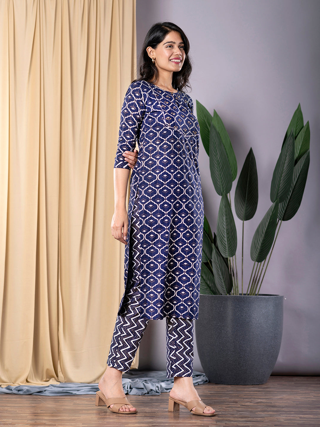 Jaitpuriya Women Navy Blue Straight Kurta With Trouser Set