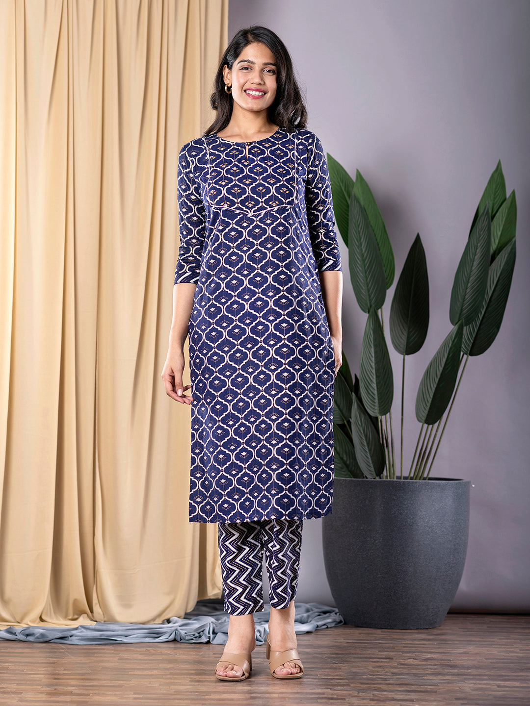 Jaitpuriya Women Navy Blue Straight Kurta With Trouser Set