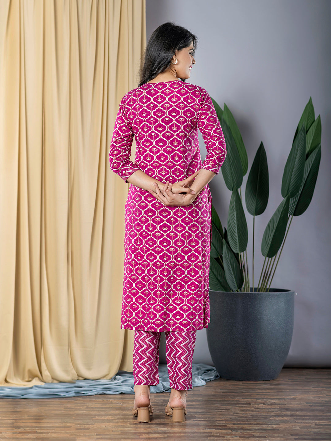 Jaitpuriya Women Pink Straight Kurta With Trouser Set