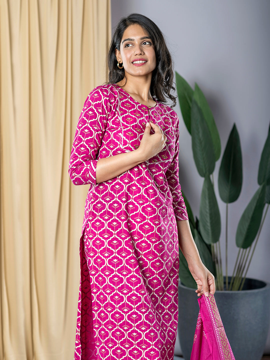 Jaitpuriya Women Pink Straight Kurta With Trouser Set