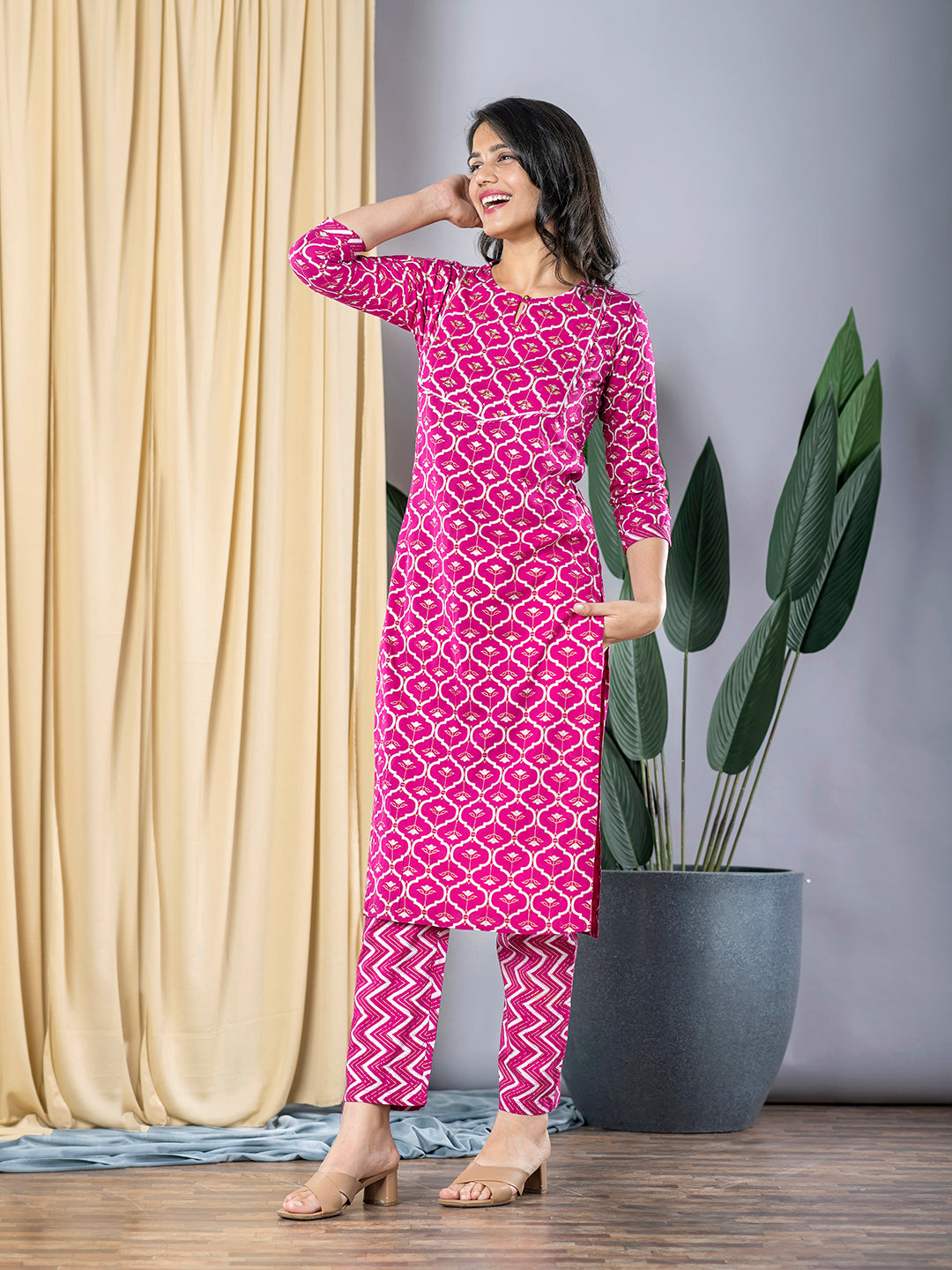 Jaitpuriya Women Pink Straight Kurta With Trouser Set