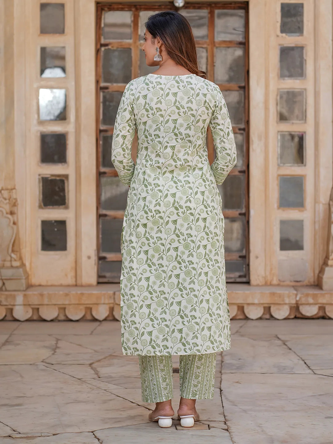 Jaitpuriya Women White And Green Floral Straight Kurta Pant Set