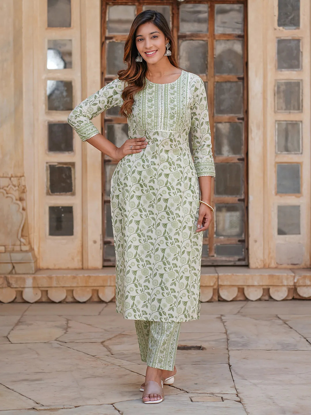 Jaitpuriya Women White And Green Floral Straight Kurta Pant Set