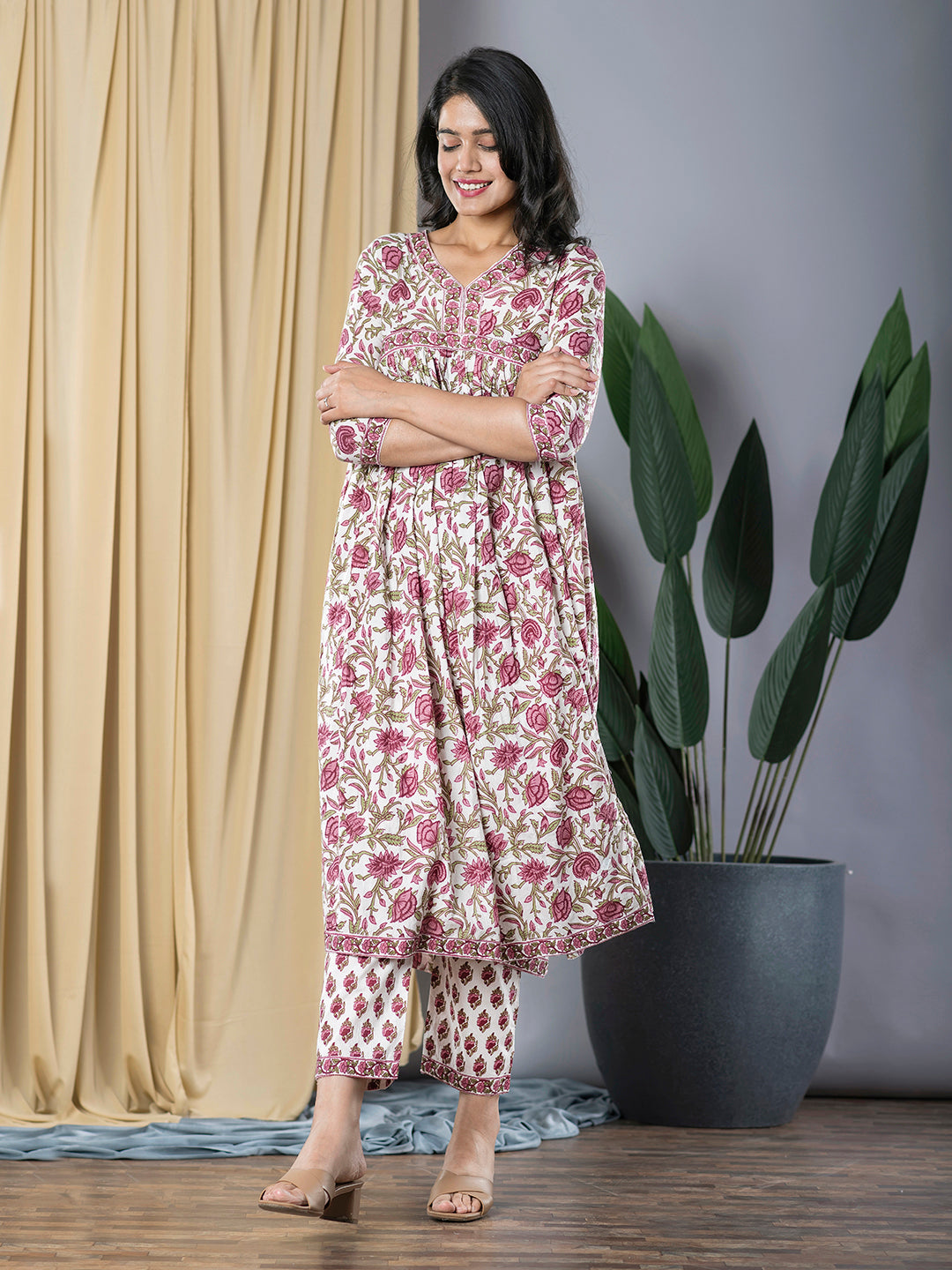 Jaitpuriya Women White Anarkali Kurta With Trouser Set