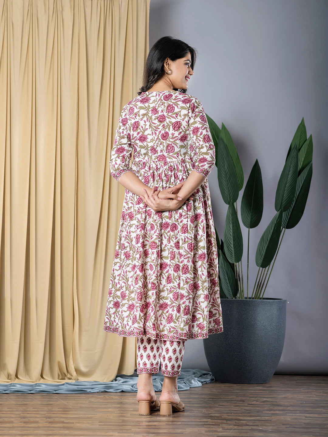 Jaitpuriya Women White Anarkali Kurta With Trouser Set