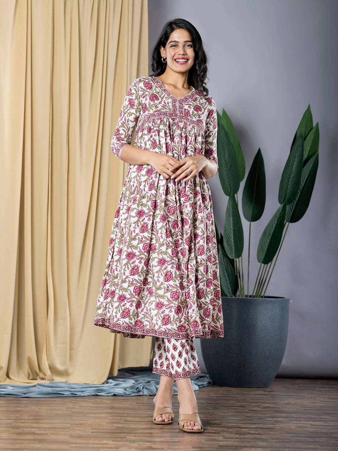 Jaitpuriya Women White Anarkali Kurta With Trouser Set