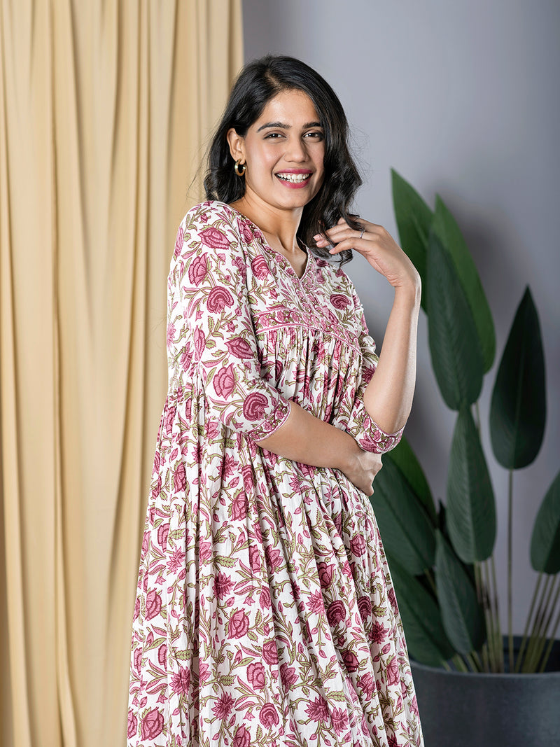 Jaitpuriya Women White Anarkali Kurta With Trouser Set