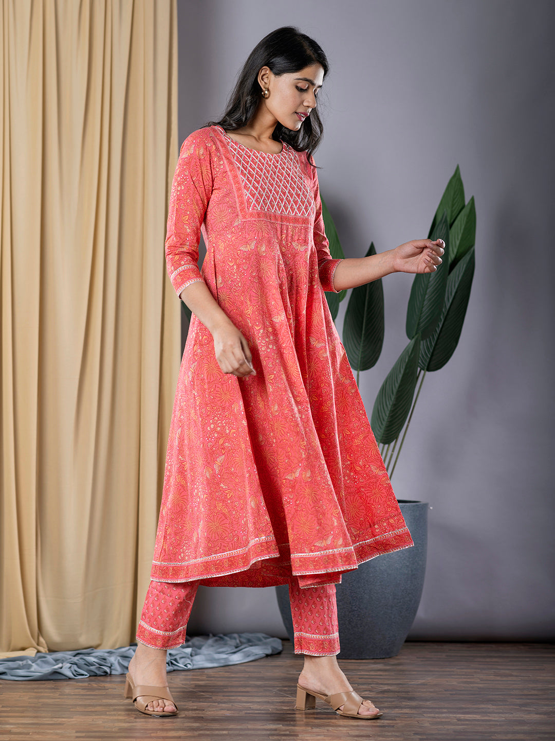 Jaitpuriya Women Pink Ethnic motifs Anarkali Kurta With Trouser Set