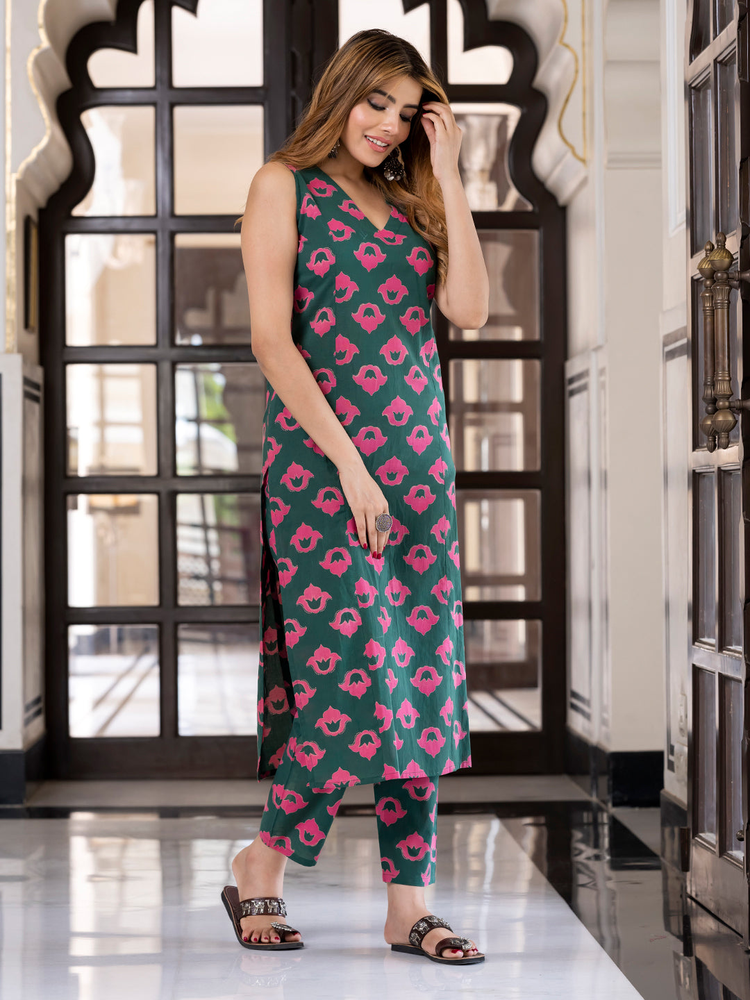 Jaitpuriya Women Dark Green Pure Cotton Straight Kurta Set