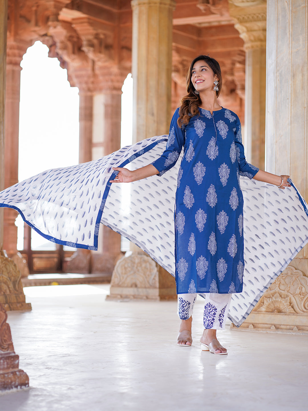 Jaitpuriya Women Blue Paisley Straight Kurta trousers and Dupatta Set