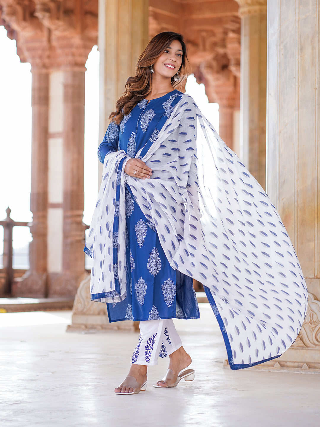 Jaitpuriya Women Blue Paisley Straight Kurta trousers and Dupatta Set