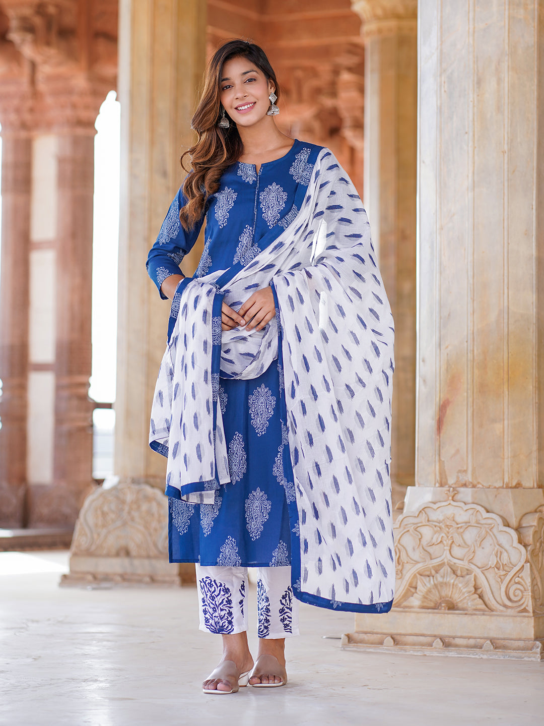 Jaitpuriya Women Blue Paisley Straight Kurta trousers and Dupatta Set