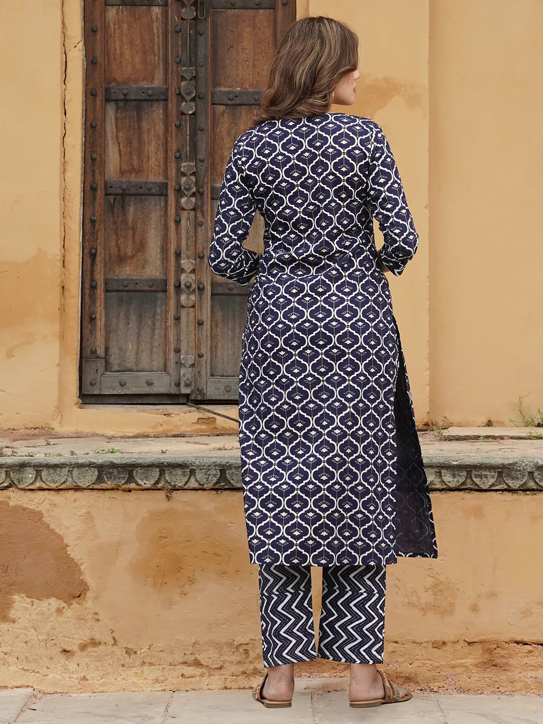 Jaitpuriya Women Navy Blue Geometric Straight Kurta Pant and Dupatta Set