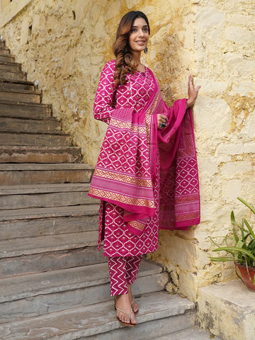 Jaitpuriya Women Pink Geometric Straight Kurta Pant and Dupatta Set