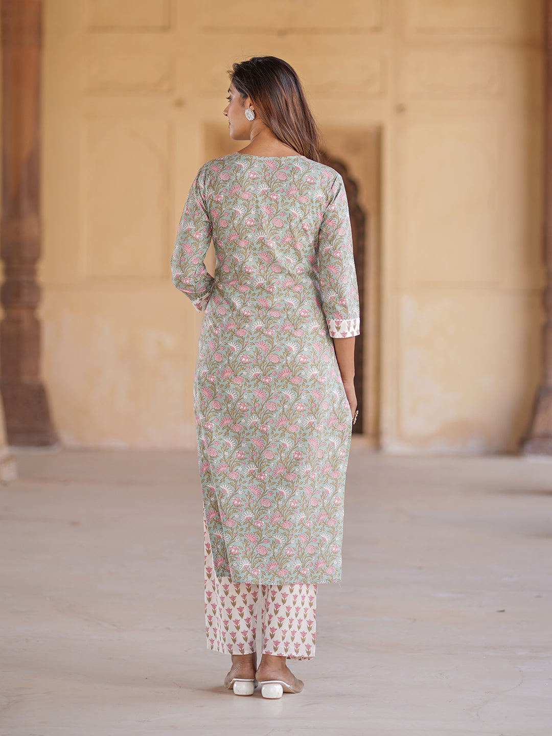 Jaitpuriya Women Green Floral Straight Kurta Pant and Dupatta Set