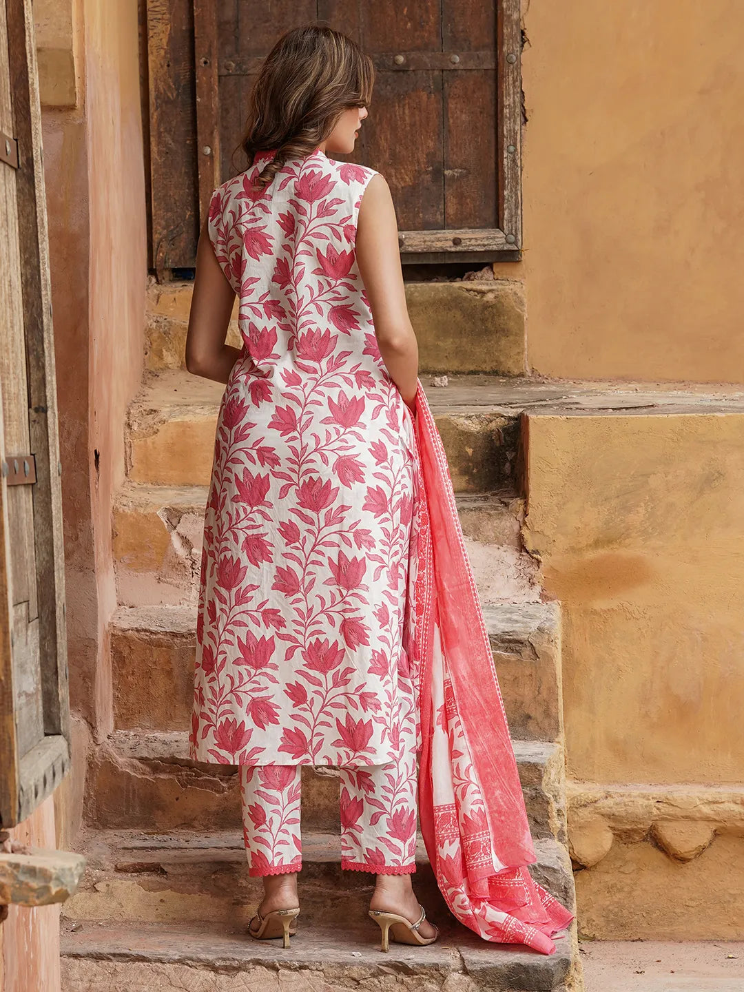 Jaitpuriya Women Red Floral Straight Kurta Pant and Dupatta Set