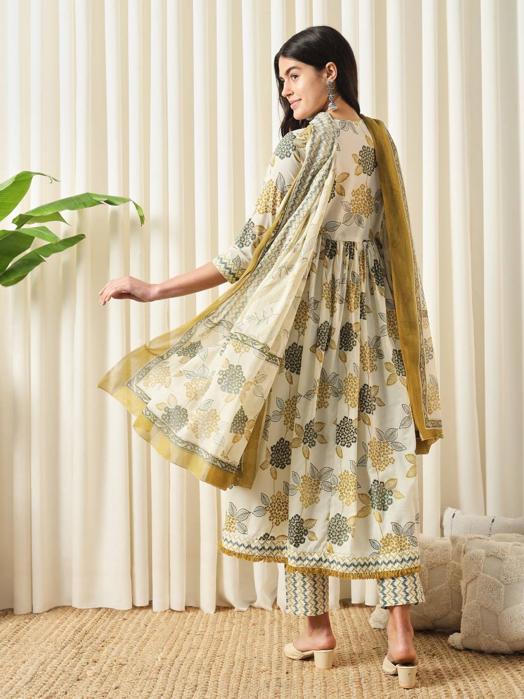 JAITPURIYA FASHION Floral Printed Empire Pure Cotton Flared Anarkali Kurta With Trousers & Dupatta Set
