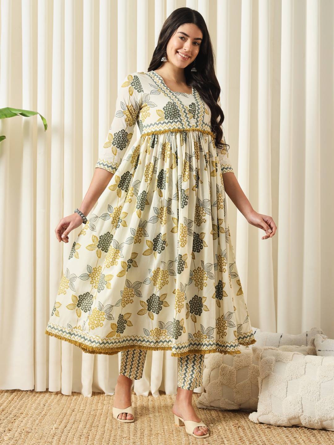 JAITPURIYA FASHION Floral Printed Empire Pure Cotton Flared Anarkali Kurta With Trousers & Dupatta Set