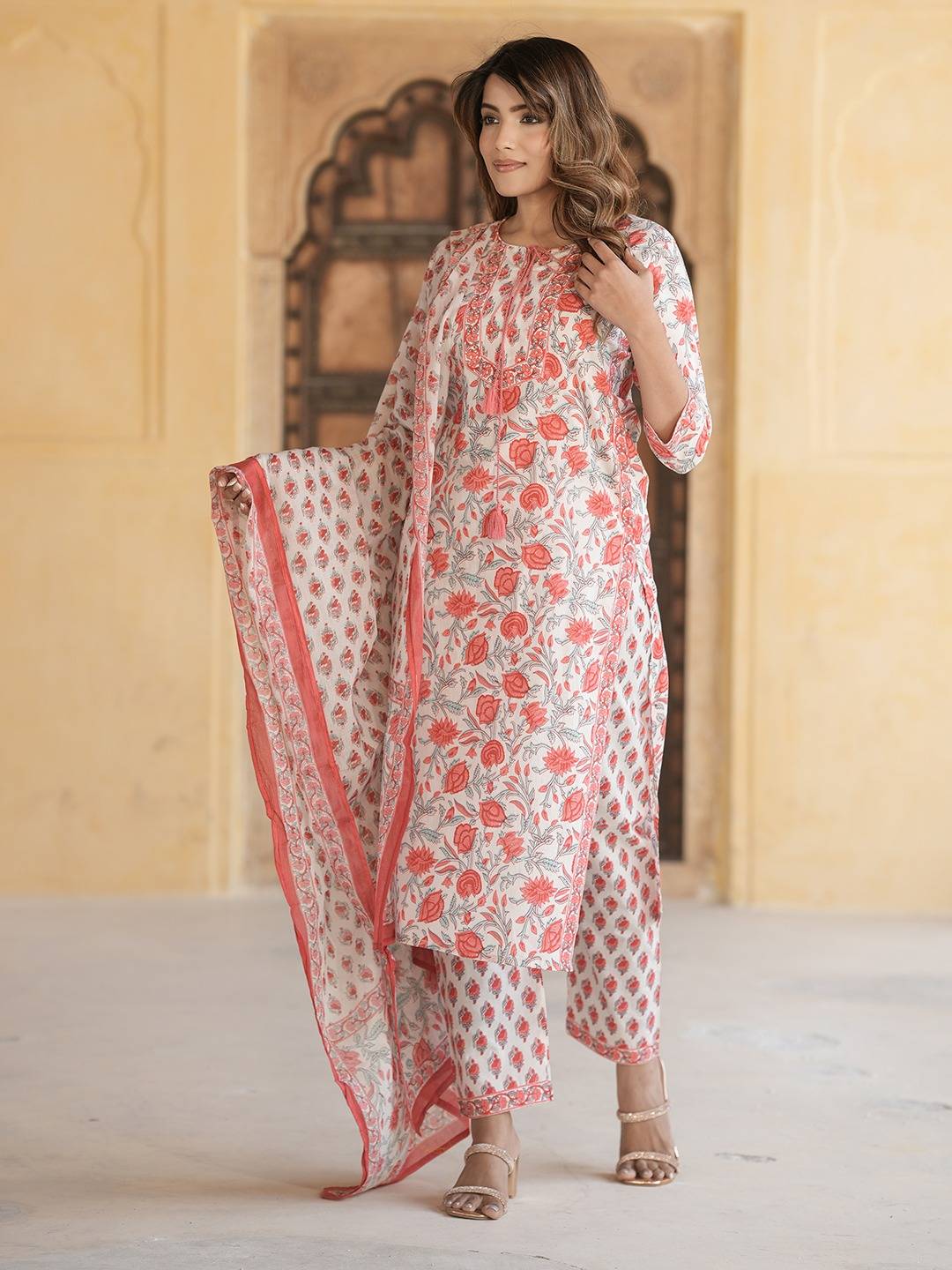 Jaitpuriya Women Peach And White Straight Kurta Pant Dupatta Set