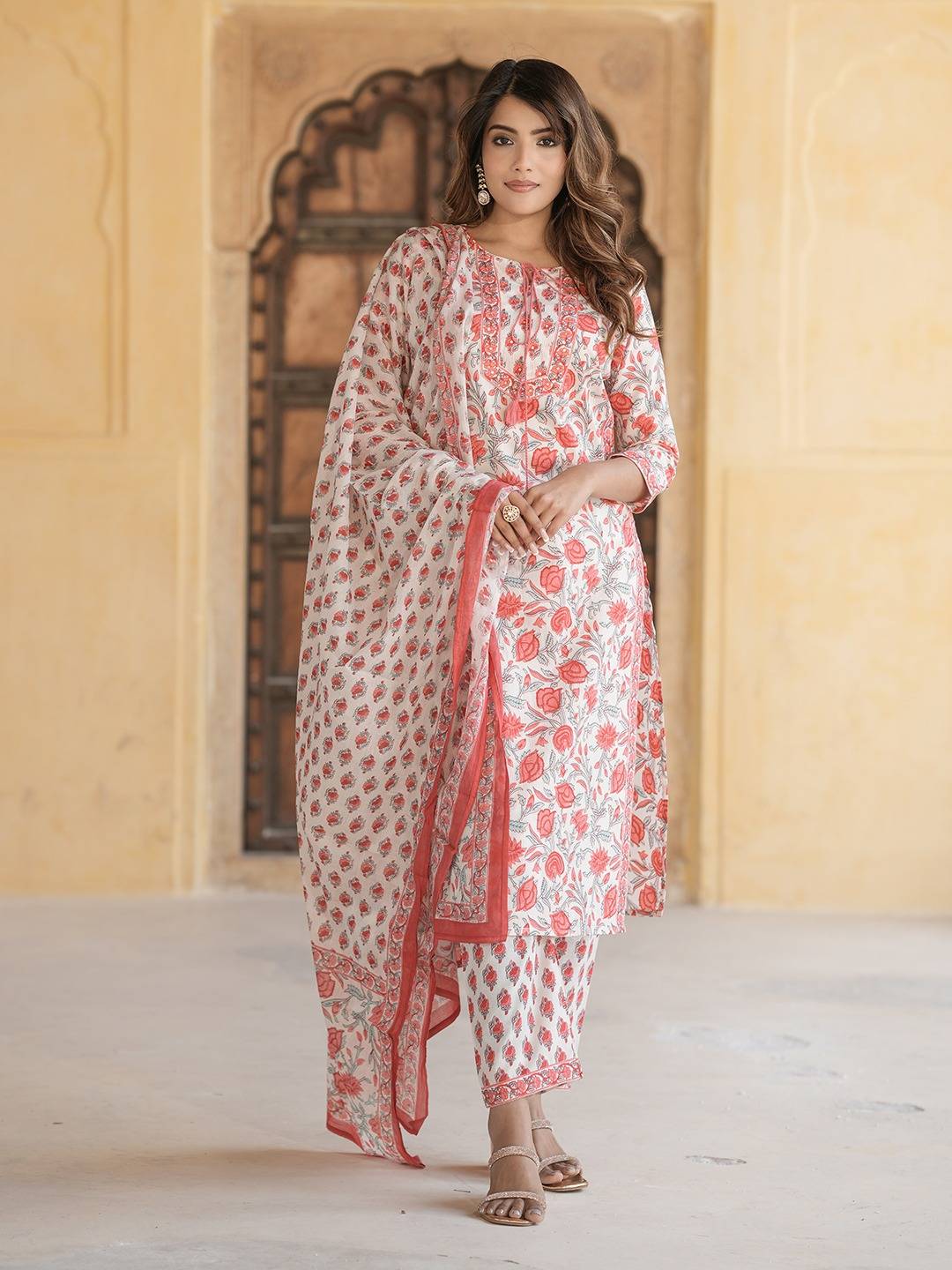 Jaitpuriya Women Peach And White Straight Kurta Pant Dupatta Set