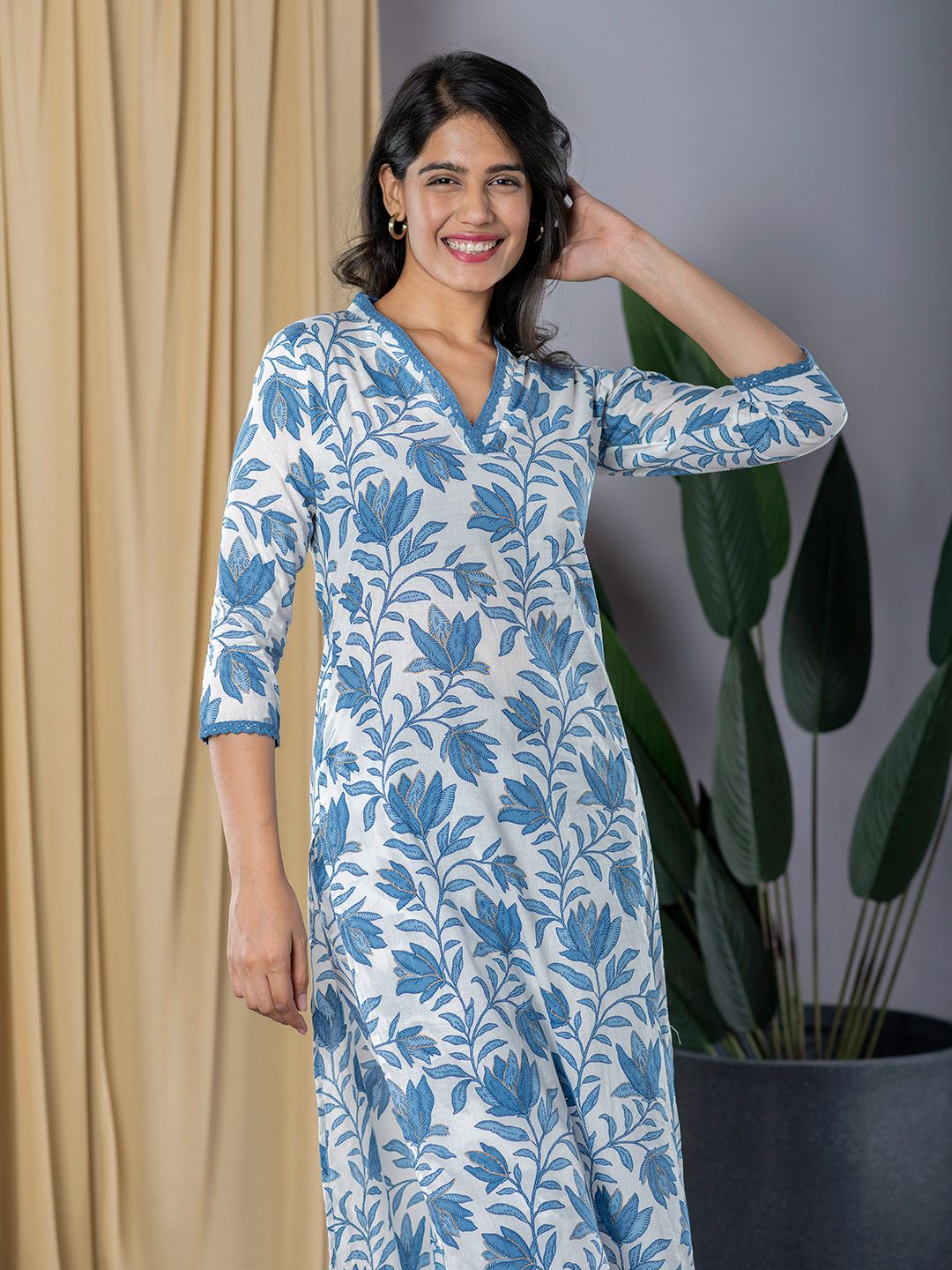 Jaitpuriya Women Blue & White Straight Kurta Bottom And Dupatta Set