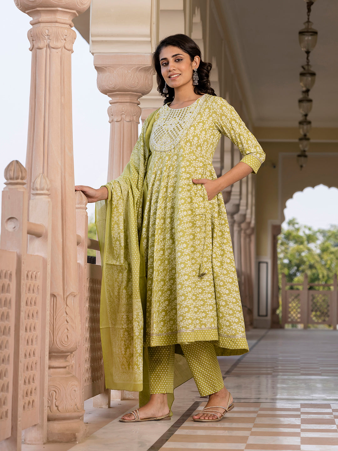 Jaitpuriya Women Green Embroidered Anarkali Kurta Bottom And Dupatta