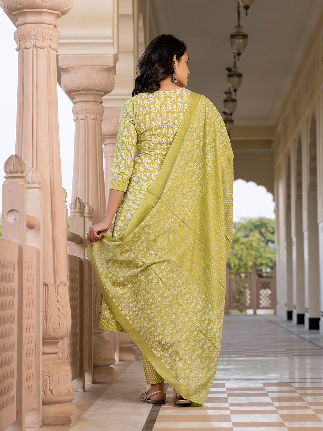 Jaitpuriya Women Green Embroidered Anarkali Kurta Bottom And Dupatta