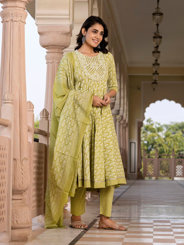 Jaitpuriya Women Green Embroidered Anarkali Kurta Bottom And Dupatta