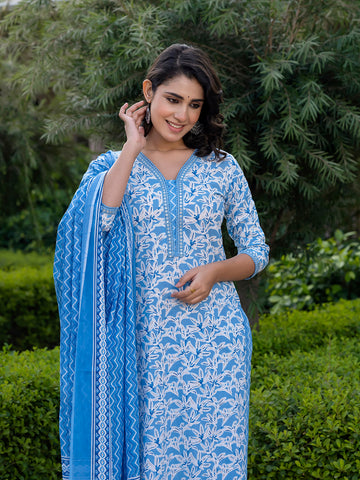 Jaitpuriya Women Blue Embroidered Straight Kurta Bottom And Dupatta