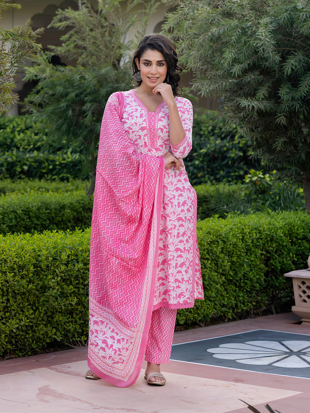 Jaitpuriya Women Pink Embroidered Straight Kurta Bottom And Dupatta