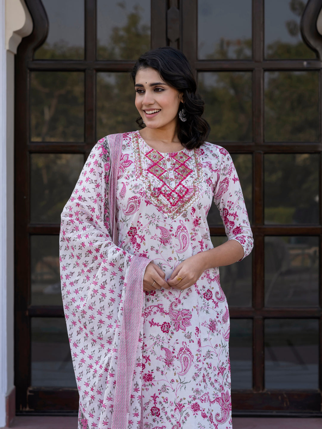 Jaitpuriya Women Pink And White Zari Work Straight Kurta Bottom And Dupatta