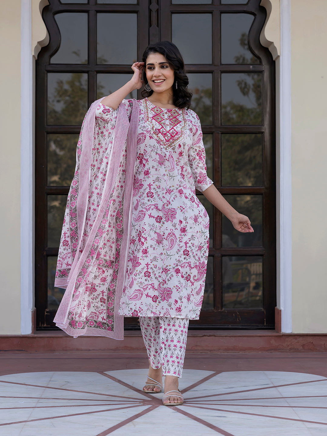 Jaitpuriya Women Pink And White Zari Work Straight Kurta Bottom And Dupatta