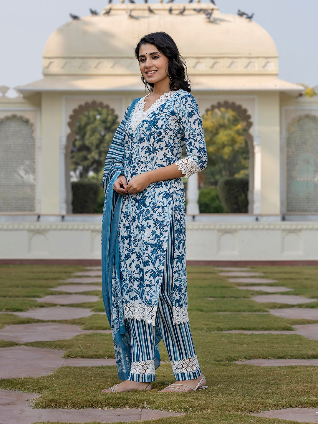 Jaitpuriya Women Blue And Off White Floral Print Straight Kurta Bottom And Dupatta