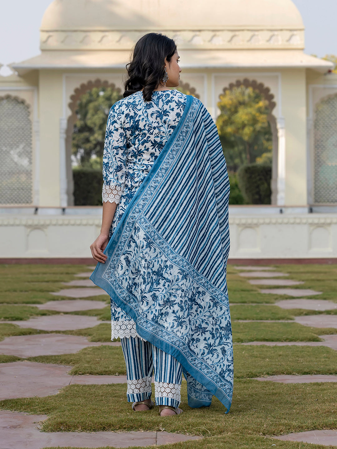 Jaitpuriya Women Blue And Off White Floral Print Straight Kurta Bottom And Dupatta