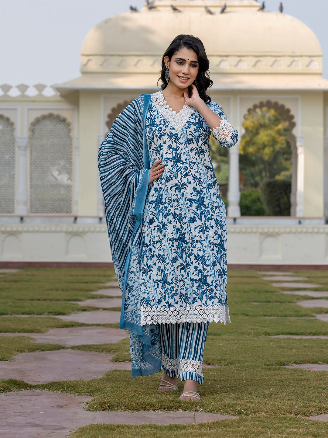 Jaitpuriya Women Blue And Off White Floral Print Straight Kurta Bottom And Dupatta
