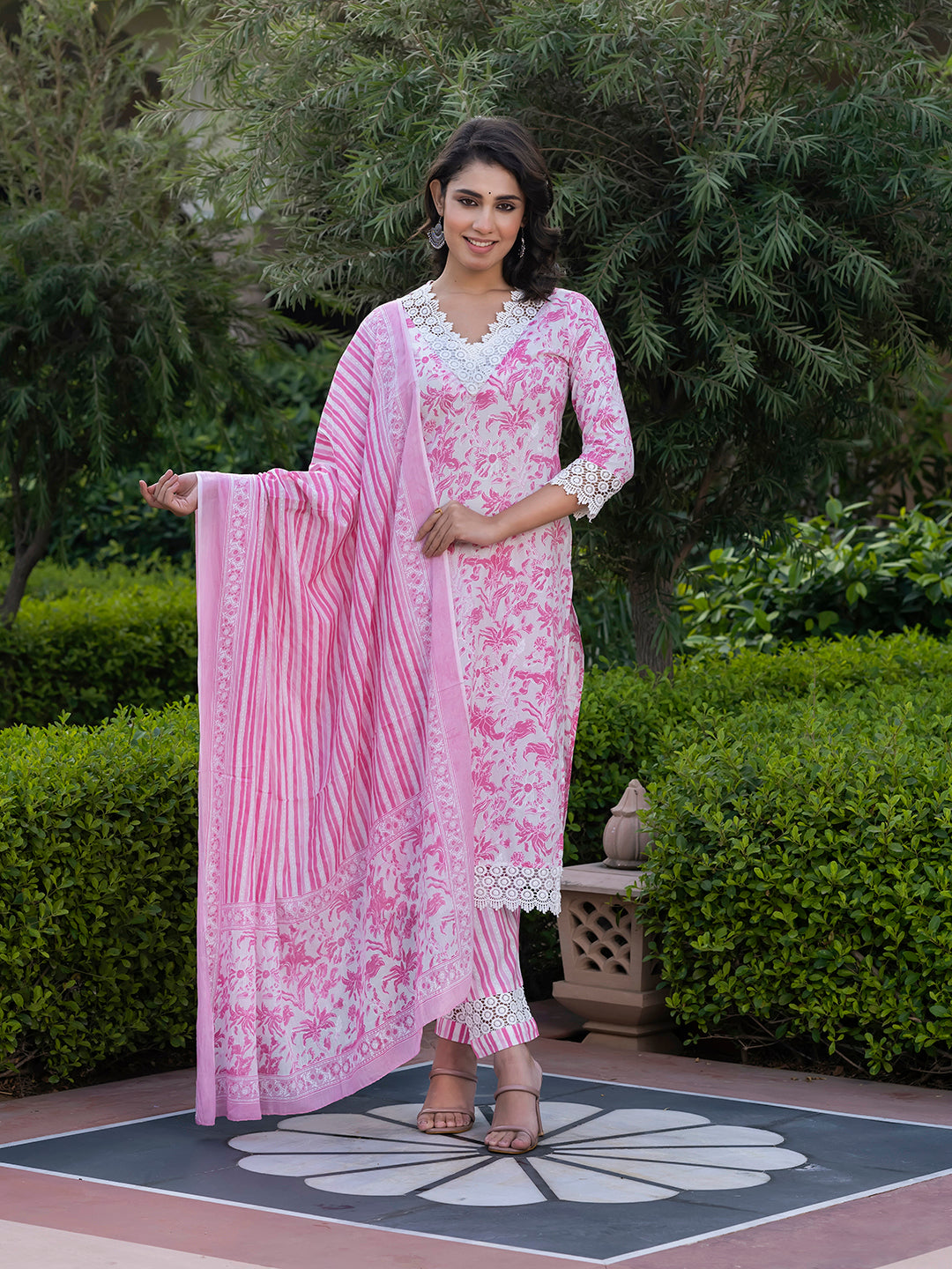 Jaitpuriya Women Pink And Off White Floral Print Straight Kurta Bottom And Dupatta