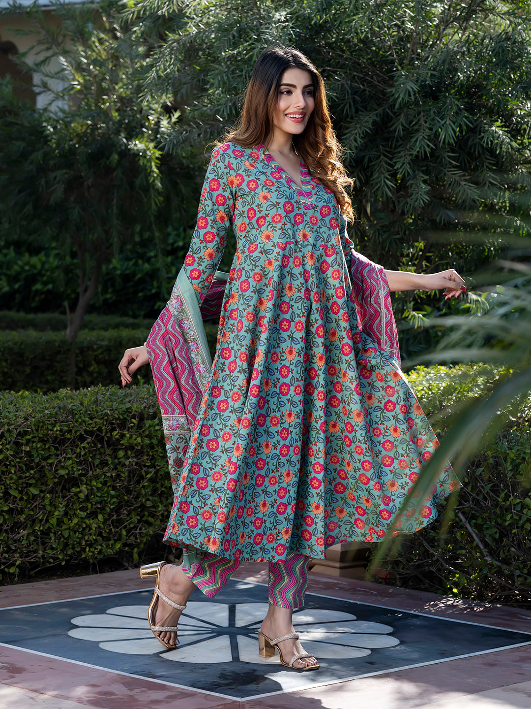 Jaitpuriya Women Green & Pink Floral Print Anarkali Kurta Set with Dupatta