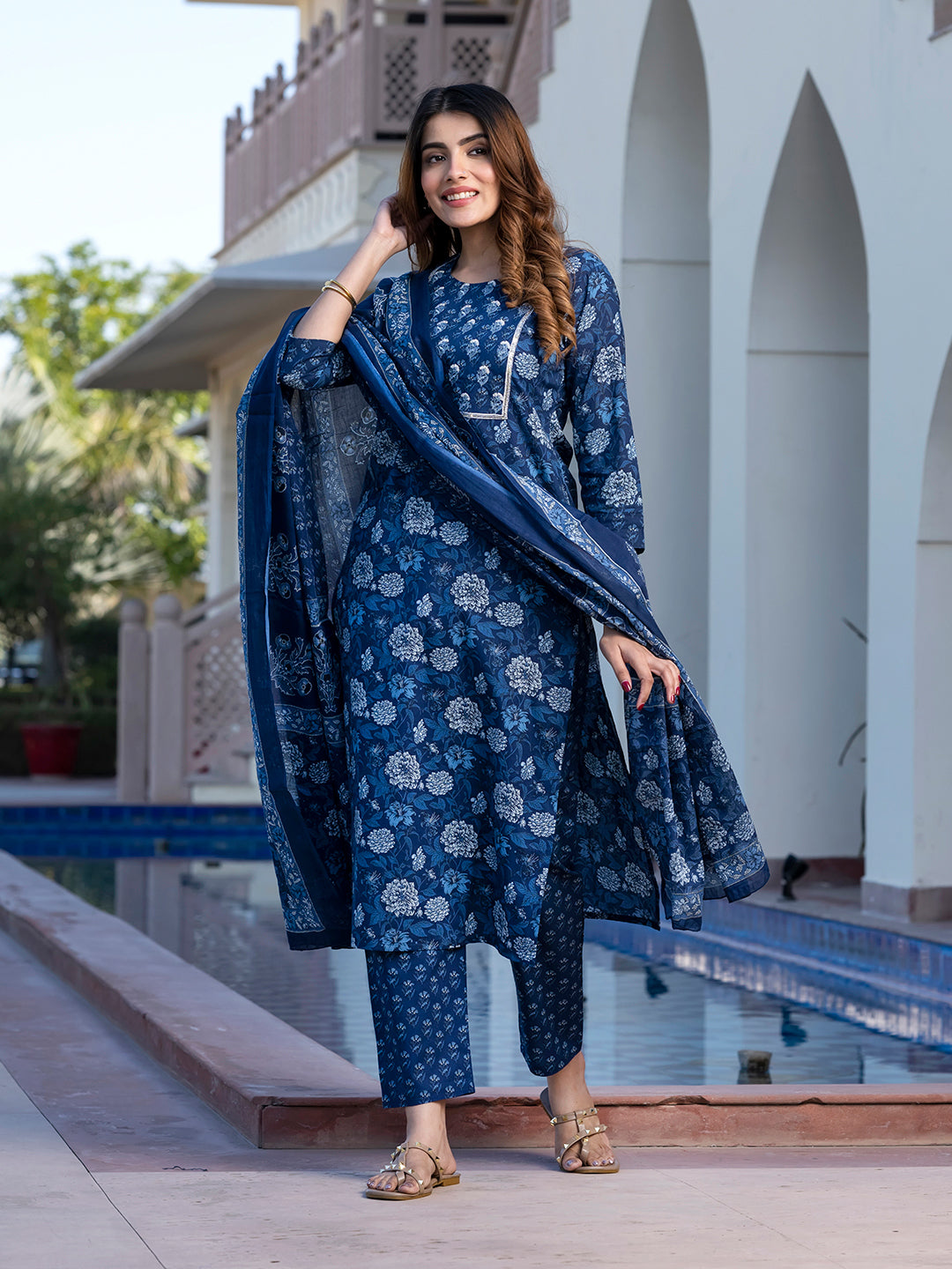 Jaitpuriya Women Blue Floral Print Straight Kurta Set with Dupatta