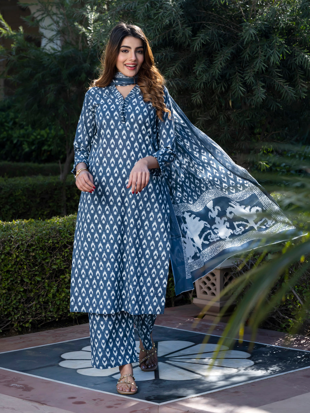 Jaitpuriya Women Grey and White Floral Print Kurta Set with Palazzo and Dupatta