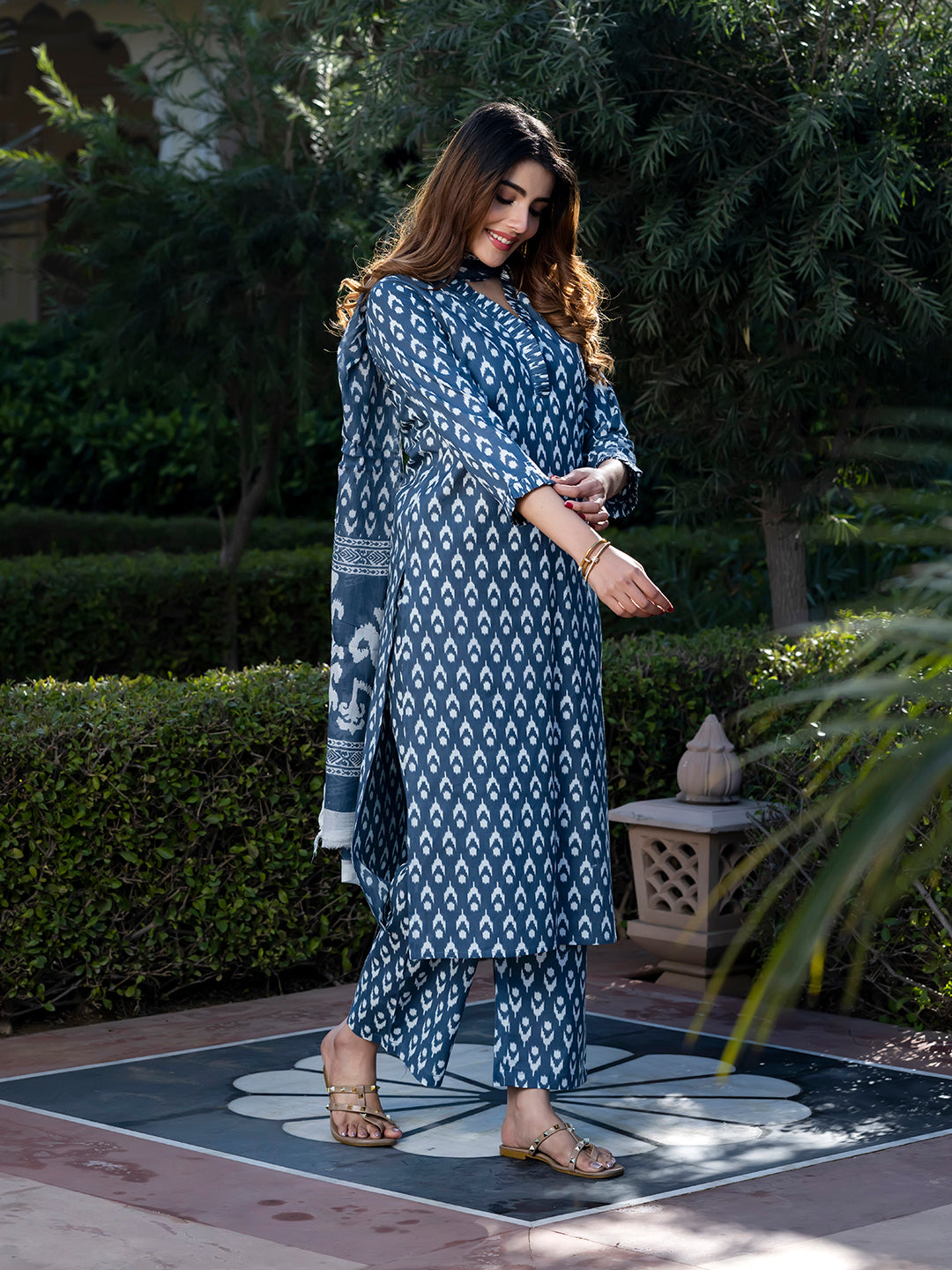 Jaitpuriya Women Grey and White Floral Print Kurta Set with Palazzo and Dupatta