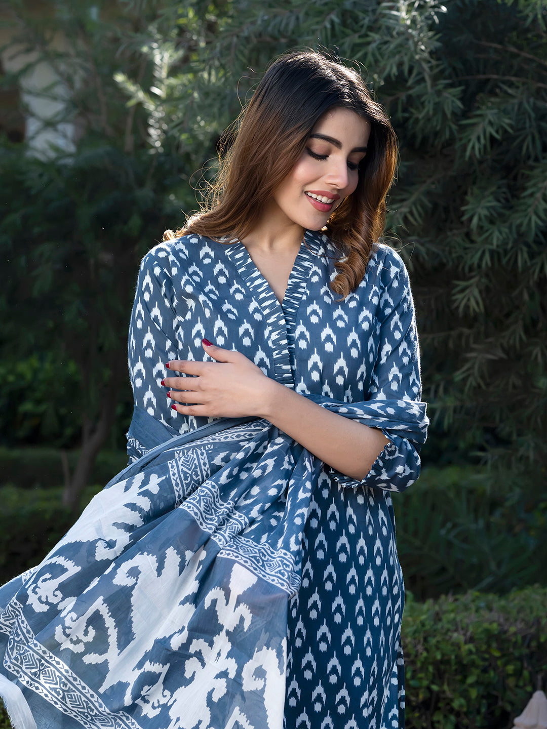 Jaitpuriya Women Grey and White Floral Print Kurta Set with Palazzo and Dupatta