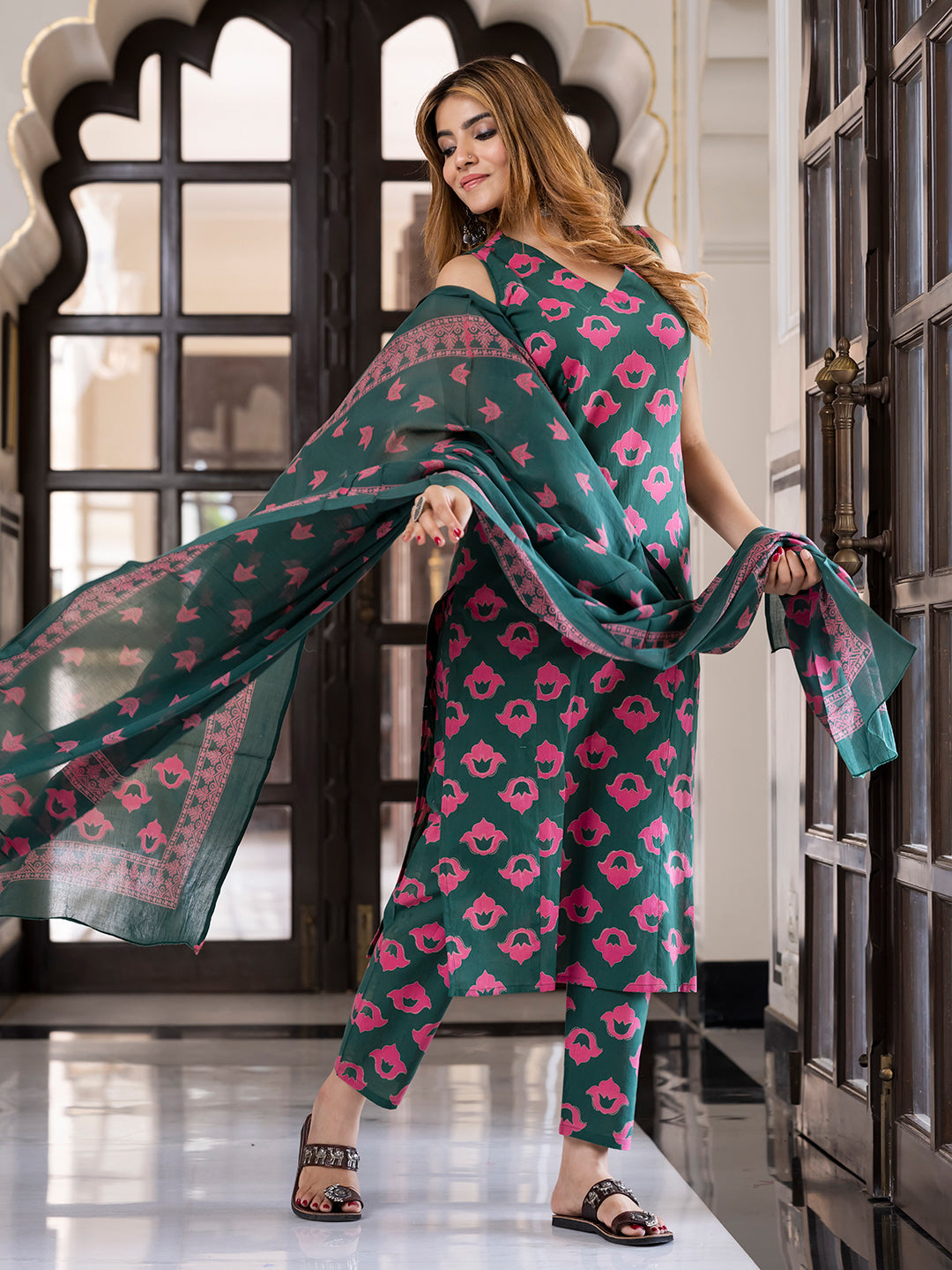Jaitpuriya Women Dark Green Pure Cotton Straight Kurta Bottom Dupatta set