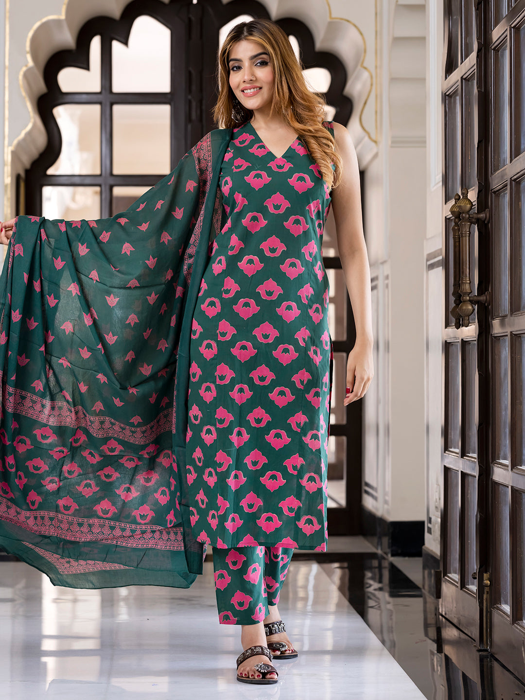 Jaitpuriya Women Dark Green Pure Cotton Straight Kurta Bottom Dupatta set