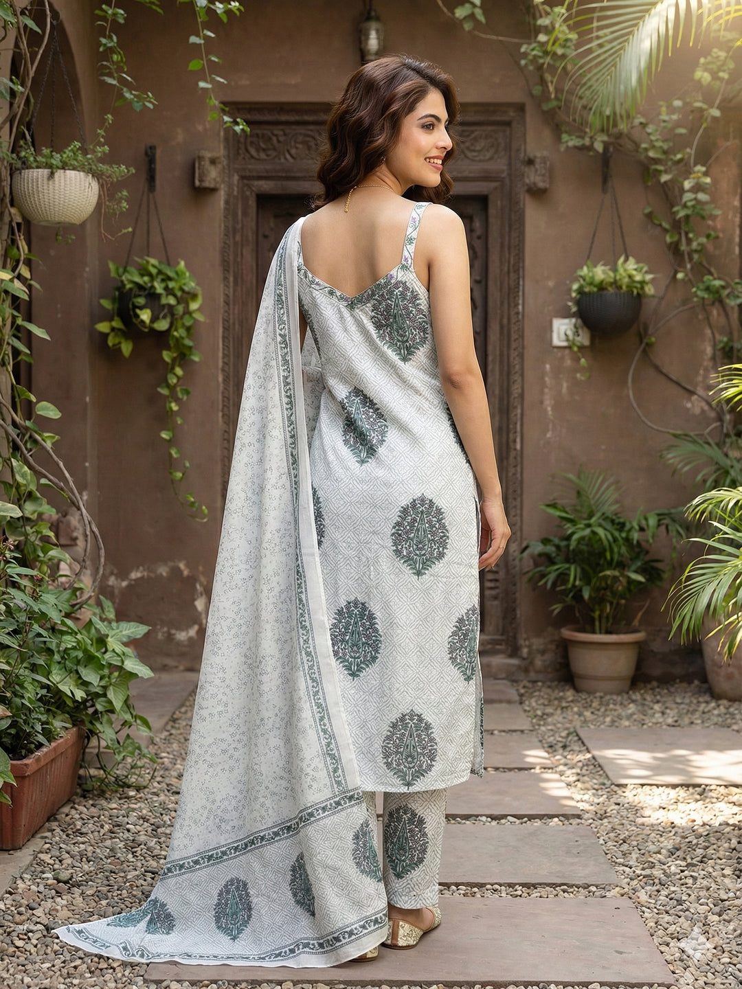 Jaitpuriya Grey And White Pure Cotton Straight Strap Kurta Set